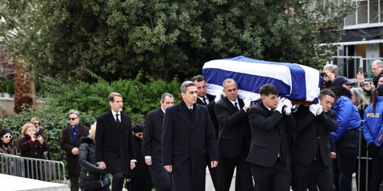 Πριγκίπισσα Ειρήνη: Το τελευταίο αντίο στη Μητρόπολη Αθηνών – Η οικογένεια Ντε Γκρες συνόδευσαν τη σορό