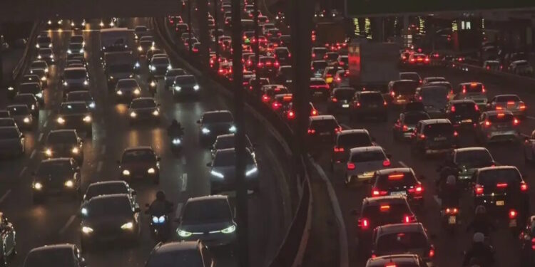 Κίνηση στους δρόμους: «Πανικός» στην Εθνικής Αντιστάσεως στην Καισαριανή λόγω έργων