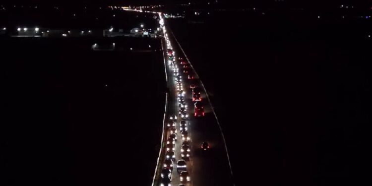 «Οδύσσεια» η επιστροφή για τους εκδρομείς: Ουρά 12 χιλιομέτρων πριν τη Θήβα