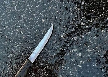 Εύβοια: Βγήκαν μαχαίρια στη Χαλκίδα για μία κοπέλα – 4 άνδρες μεταφέρθηκαν στο νοσοκομείο