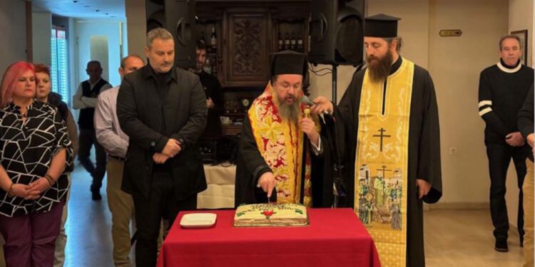 Έκοψαν την Πρωτοχρονιάτικη πίτα τους οι εργαζόμενοι του Δήμου Μεσολογγίου (φωτο)