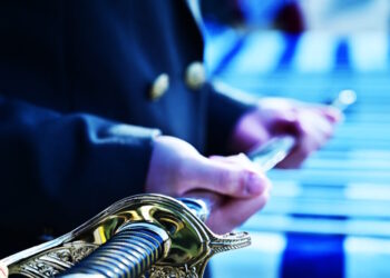 Έκτακτες κρίσεις αξιωματικών των Ενόπλων Δυνάμεων: Οι προαχθέντες, οι παραμένοντες και οι αποστρατευθέντες