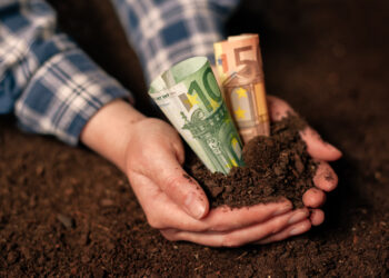 Οι ενισχύσεις από το Mέτρο 23 δεν προσμετρώνται στο όριο μετάταξης στο κανονικό καθεστώς ΦΠΑ – Διαγράφονται και επιστρέφονται πρόστιμα σε αγρότες