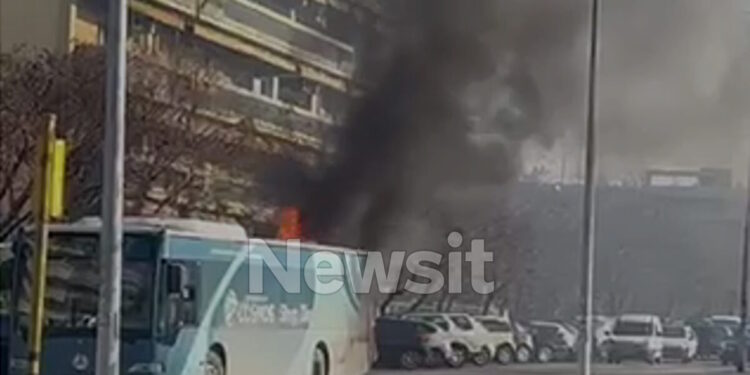 Θεσσαλονίκη: Φωτιά σε λεωφορείο του ΟΑΣΘ – Άμεση η κατάσβεση από την πυροσβεστική