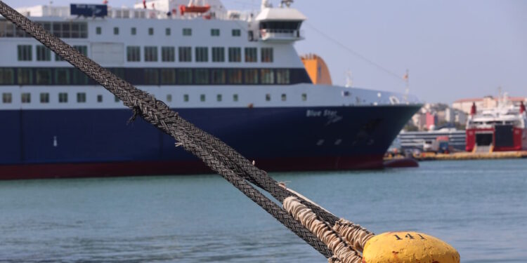 Απαγορευτικό απόπλου σε Ραφήνα και Λαύριο: Μόνο για Δωδεκάνησα ταξιδεύουν τα πλοία από Πειραιά