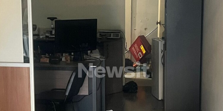 Θεσσαλονίκη: Δυο άτομα εισέβαλαν σε ενεχυροδανειστήριο και έκλεψαν χρήματα και κοσμήματα αξίας 30.000 ευρώ