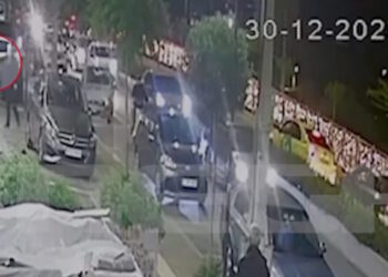 Άγιος Δημήτριος: Βίντεο ντοκουμέντο με άντρα που παρίστανε τον αστυνομικό – Άρπαξε χρήματα από 33χρονο σε στάση λεωφορείου