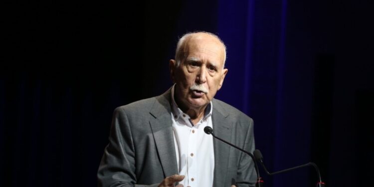 Γιώργος Παπαδάκης: Η σπαρακτική ανάρτηση του ανιψιού και συνεργάτη του, Αντώνη – Έζησα περισσότερα χρόνια δίπλα στον θείο μου, παρά με τον πατέρα μου