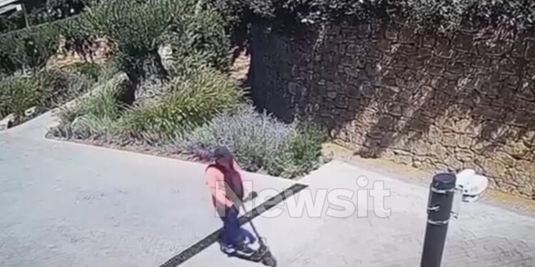 Χαλκιδική: Η στιγμή που οι «Ροζ Πάνθηρες» φεύγουν με πατίνια μετά τη ληστεία στο κοσμηματοπωλείο