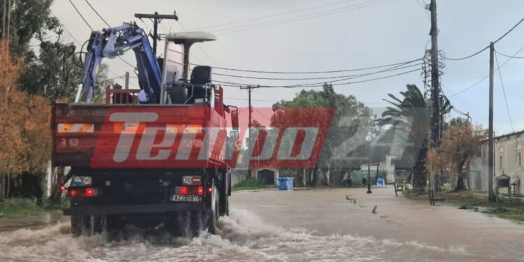 Κακοκαιρία στην Πάτρα: Σε ποτάμια μετατράπηκαν οι δρόμοι – Χαλάζι και ισχυροί άνεμοι «χτυπούν» την περιοχή