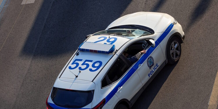 Αγρίνιο: Άνδρας εισέβαλλε στο γραφείο του δημάρχου, τον απείλησε και δάγκωσε υπάλληλο