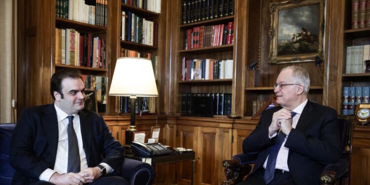 Πιερρακάκης σε Τασούλα: Τα τρία στοιχήματα της ελληνικής οικονομίας το 2026