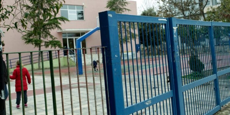 Ίλιον: Ανήλικοι έκαναν τηλεφώνημα – φάρσα σε σχολείο λέγοντας ότι υπάρχει βόμβα στις εγκαταστάσεις