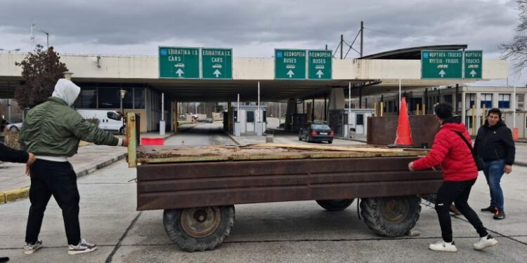 Σε 48ωρο αποκλεισμό του Προμαχώνα για τα φορτηγά προχωρούν αγρότες και κτηνοτρόφοι