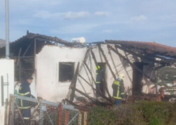 Ραφήνα: «Δεν πρόλαβε να βγει έξω για να σωθεί» λέει γείτονας για τον 82χρονο που κάηκε μέσα στο σπίτι του