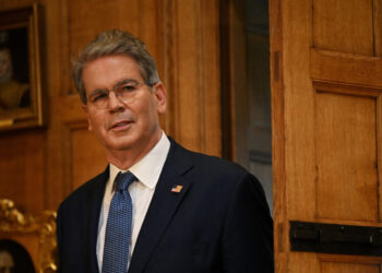 Οι ΗΠΑ εξετάζουν άρση κυρώσεων κατά της Βενεζουέλας για τις πωλήσεις πετρελαίου