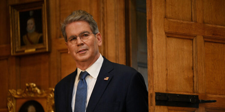 Οι ΗΠΑ εξετάζουν άρση κυρώσεων κατά της Βενεζουέλας για τις πωλήσεις πετρελαίου