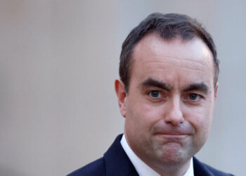 Ο Λεκορνί παρακάμπτει τη Βουλή για να περάσει τον προϋπολογισμό χωρίς ψηφοφορία