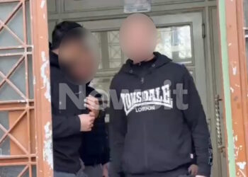 Σέρρες: Προκλητικός προς τους δημοσιογράφους ο αδερφός του δράστη της δολοφονίας – «Έλα όπως είστε, τις κάμερες κάτω»