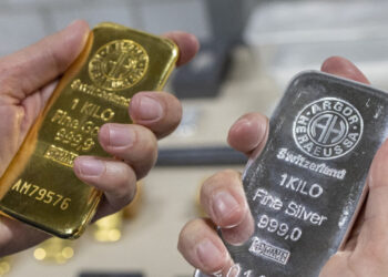 Υποχωρεί από τα επίπεδα ρεκόρ η τιμή του χρυσού – Έντονη μεταβλητότητα στην αγορά