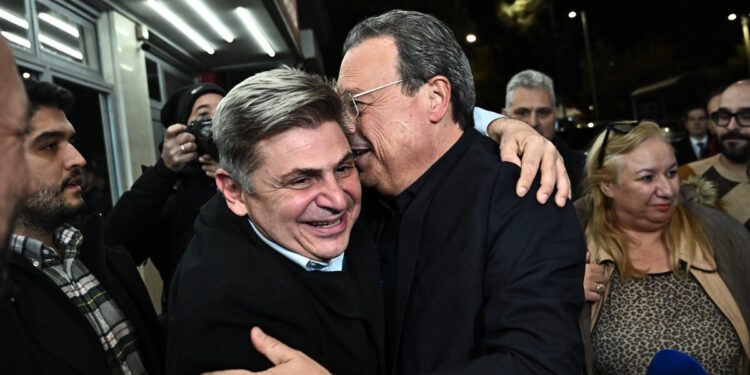 Ο Φάμελλος ζήτησε εξηγήσεις από τον Φαραντούρη για το «άνοιγμα» στην Καρυστιανού: Βολές και από Θεοχαρόπουλο