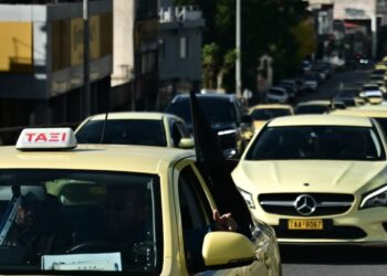48ωρη απεργία ανακοίνωσαν οι οδηγοί ταξί της Αττικής στις 13 και 14 Ιανουαρίου