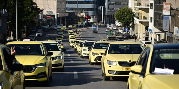 Απεργία ταξί: Συνεχίζουν για τρίτη μέρα τις κινητοποιήσεις – Συναντήσεις με εκπροσώπους των κομμάτων