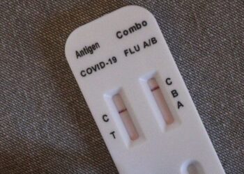 ΕΟΔΥ για γρίπη: 871 νέες εισαγωγές στα νοσοκομεία, 15 νοσηλείες σε ΜΕΘ και 8 θάνατοι την τελευταία εβδομάδα