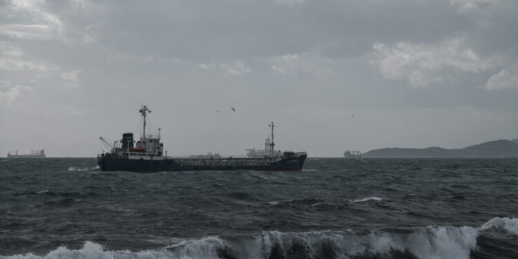 Δεμένα τα πλοία στα λιμάνια του Ιονίου: Ποια δρομολόγια ακυρώθηκαν λόγω της κακοκαιρίας