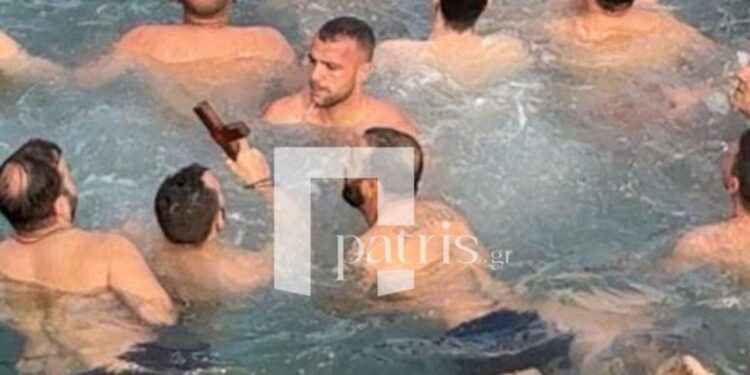 Θεοφάνεια: Απρόοπτο στον αγιασμό των υδάτων στο Ηράκλειο – Έσπασαν τον Τίμιο Σταυρό