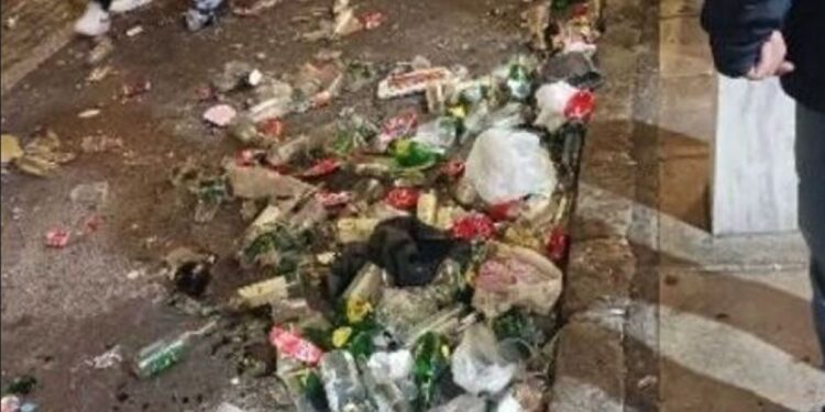 Θεσσαλονίκη: 700 τόνους σκουπίδια άφησαν πίσω τα πάρτι της Πρωτοχρονιάς