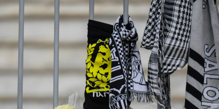 Τραγωδία με οπαδούς του ΠΑΟΚ: Ανείπωτη θλίψη στις κηδείες των 5 νεαρών σε Ημαθία και Θεσσαλονίκη