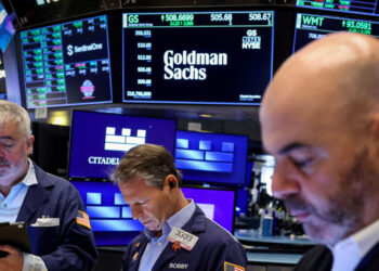 Wall Street: Με ιστορικό υψηλό έκλεισε ο Dow Jones – Οι αγορές ανακάμπτουν μετά την ενέργεια των ΗΠΑ και της Βενεζουέλας