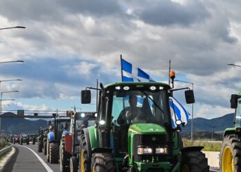 Μπλόκα αγροτών: Σκληραίνουν τη στάση τους παρά τον διχασμό – Κλειστά και τα δύο ρεύματα στα Μάλγαρα και ο κόμβος Τρίγλιας