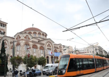 Θεοφάνεια: Πώς θα κινηθούν τραμ, λεωφορεία και τρόλεϊ – Κυκλοφοριακές ρυθμίσεις σε Αθήνα και Πειραιά