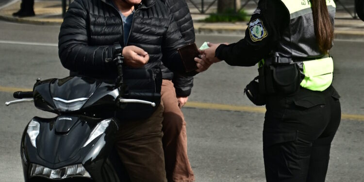 ΕΛΑΣ: Για ταχύτητα, κράνος και αλκοόλ οι περισσότερες παραβάσεις τον Δεκέμβριο στην Αττική
