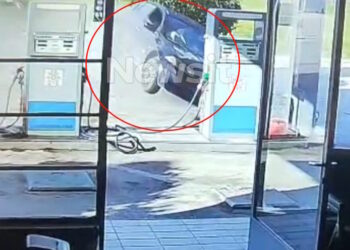 Κόρινθος: Βίντεο ντοκουμέντο από τη στιγμή που το αυτοκίνητο «προσγειώνεται» στην αυλή του σπιτιού – Νεκρά δύο παιδιά και τραυματίας ένας 15χρονος