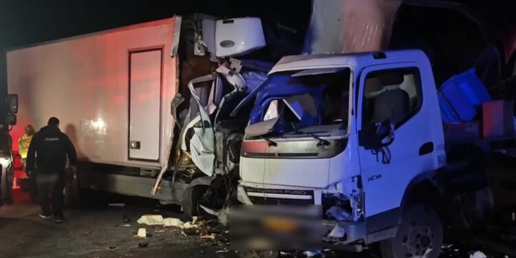 Τροχαίο μεταξύ φορτηγών στον Κηφισό: Μπλοκαρισμένη η κυκλοφορία στο ρεύμα προς Πειραιά – 2 τραυματίες