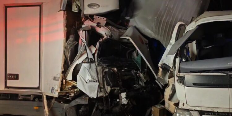 Κηφισός: Νεκρός ο ένας οδηγός μετά το σοβαρό τροχαίο – Έπεσε πάνω του φορτηγό από το αντίθετο ρεύμα