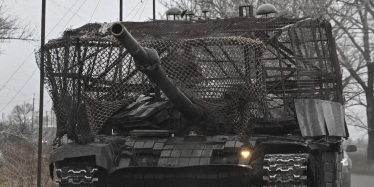 Ευρωπαϊκό δάνειο 90 δισ. ευρώ στην Ουκρανία – «Αγοράστε όπλα από μας» λέει η ΕΕ