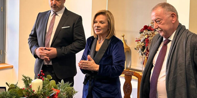 Χριστίνα Σταρακά: Συγκίνηση σε εκδήλωση αφιερωμένη σε όσους υπηρέτησαν τη θέση του χωρικού Αντιπεριφερειάρχη Αιτωλοακαρνανίας – Στον Γιάννη Τσιλίκα αφιέρωσε την τιμητική απονομή