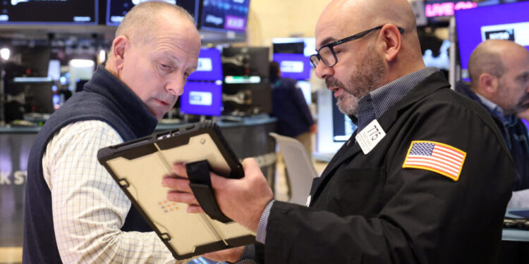 Wall Street: Κλείσιμο με νέα ρεκόρ από Dow Jones και S&P 500