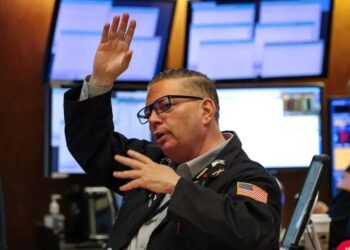 Wall Street: Ο S&P 500 υποχωρεί κατά 1% υπό την πίεση της τεχνολογίας