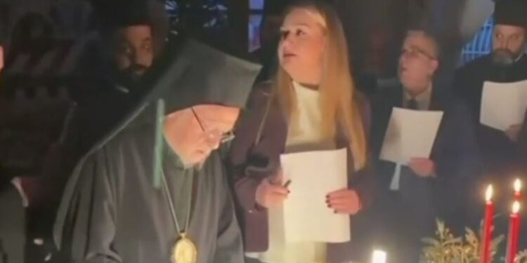 Περιπέτεια για τον Πατριάρχη Βαρθολομαίο σε κοπή πίτας ομογενών: «Κακός οιωνός», σχολίασε