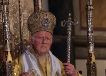 Τραγωδία ΠΑΟΚ: Στην Τούμπα ο Βαρθολομαίος με λευκά τριαντάφυλλα – «Ο πόνος είναι δυσβάσταχτος»