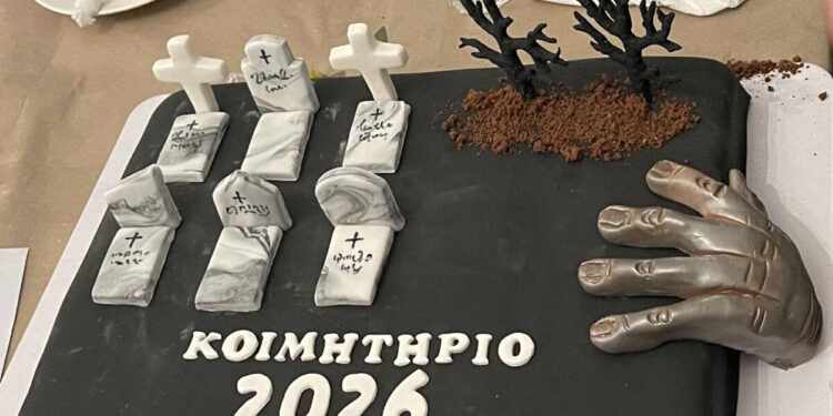 Ρόδος: Η «θανατηφόρα» βασιλόπιτα του Κοιμητηρίου του νησιού που έγινε viral – Το μαύρο σχέδιο με το νεκροταφείο και τους τάφους