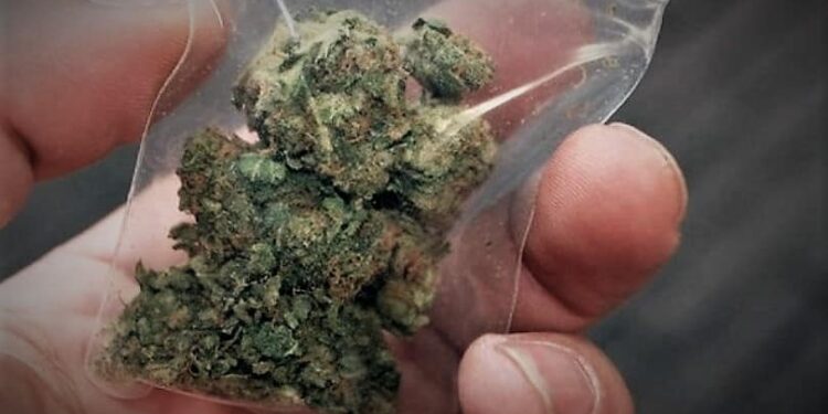 Λουτρό Αμφιλοχίας: Συνελήφθη αλλοδαπός που είχε στην κατοχή του χασίς και τέιζερ