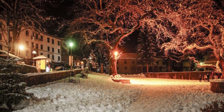 Καιρός: Χιόνι και χαμηλές θερμοκρασίες στην Ήπειρο –  Επιχείρηση απεγκλωβισμού 5 οχημάτων στο Ζαγόρι
