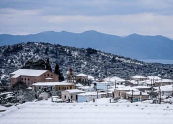 Καιρός: Χιόνια και πολικές θερμοκρασίες τις επόμενες ημέρες – Ντύθηκε στα λευκά η βόρεια Ελλάδα
