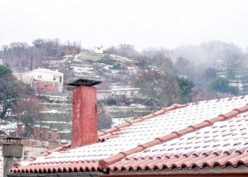 Καιρός: Αρχίζει η 4ήμερη ψυχρή εισβολή με ανέμους 8 μποφόρ – Οι περιοχές που θα χιονίσει